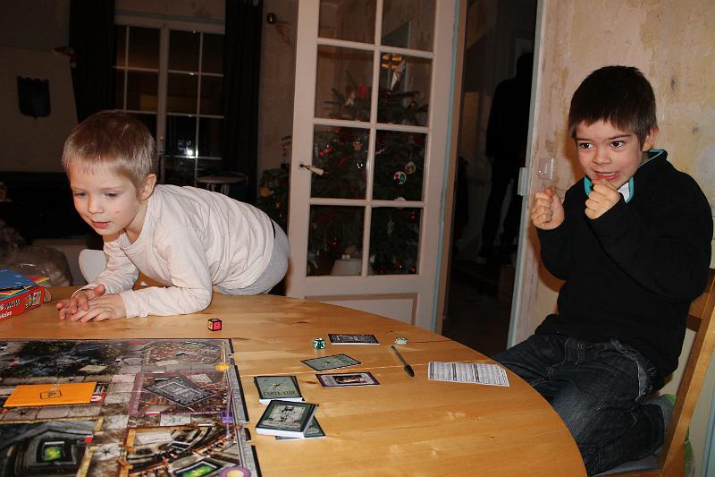 2013-12-31 Zelie, cluedo Harry Potter 014.JPG